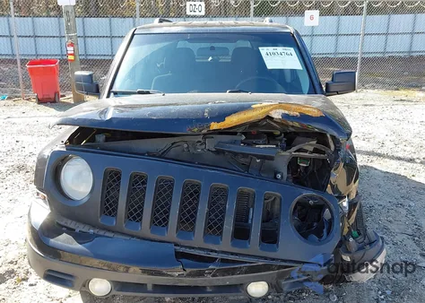 2015 Jeep Patriot Altitude Edition z USA, uszkodzony, nr VIN 1C4NJPBA2FD131353